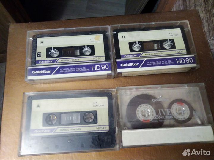 Кассеты для магнитофона и коробка под них винтаж