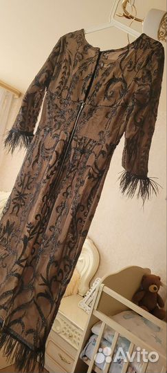 Платье с перьями