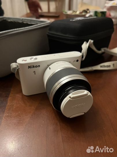Компактный фотоаппарат nikon j1
