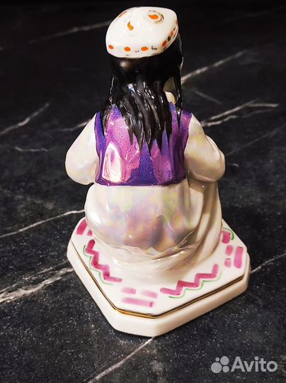 Статуэтка узбечка с чайником