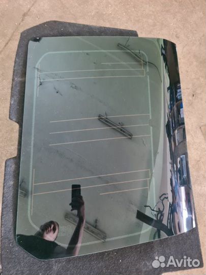 Стекло заднее левое Land Rover Discovery 3 2005