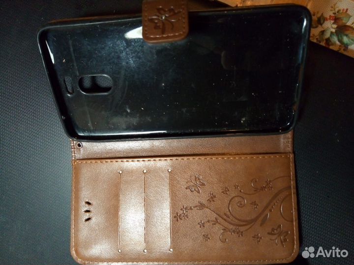 Чехол на телефон