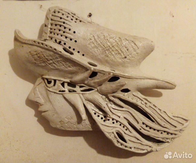 Керамическая настенная скульптура ветер