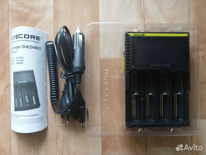 Зарядное устройство nitecore D4