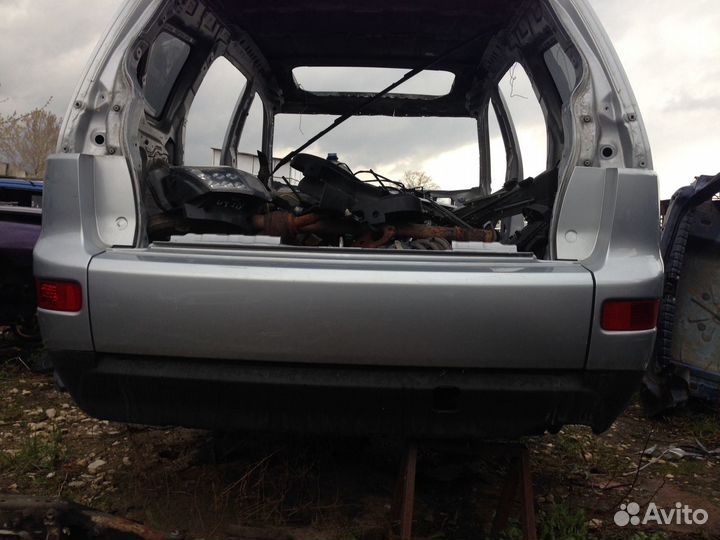 Задняя часть митсубиси аутлендер