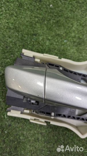 Ручка наружная двери передней правой Skoda Octavi