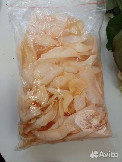 Лепестки роз