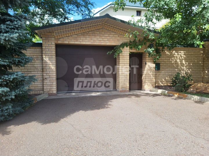 Коттедж 350 м² на участке 15 сот.