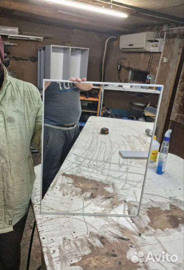 Зеркало в алюминиевой раме