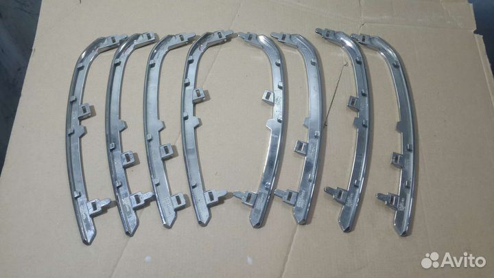 Молдинг решётки радиатора Land Cruiser 150