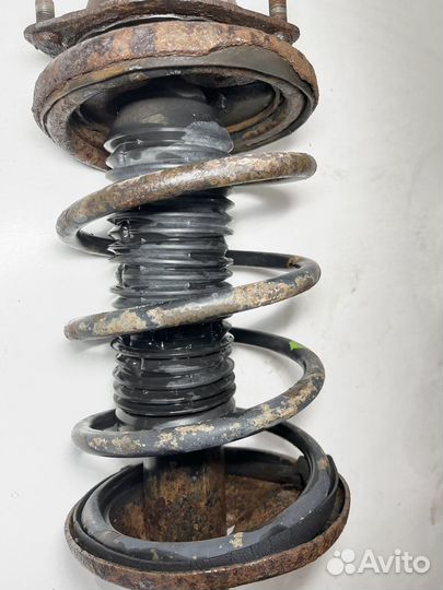 Стойка передняя левая в сборе Mazda 323 BA