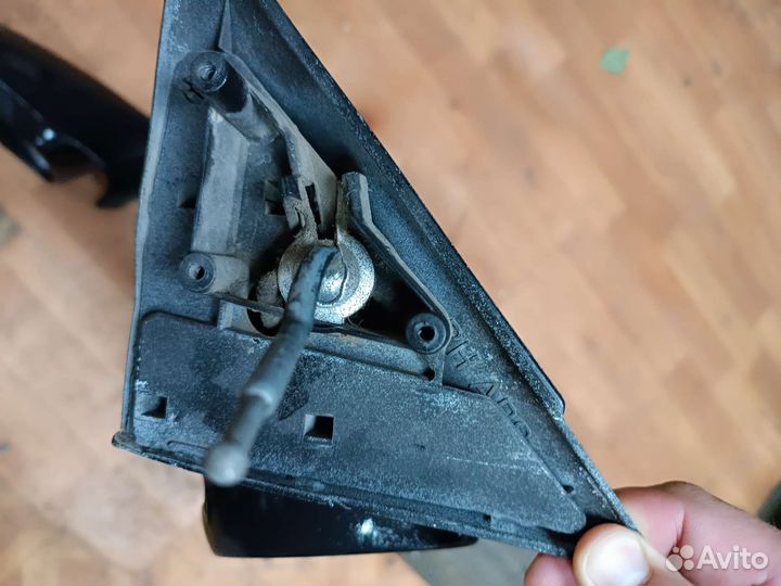 Боковое зеркало