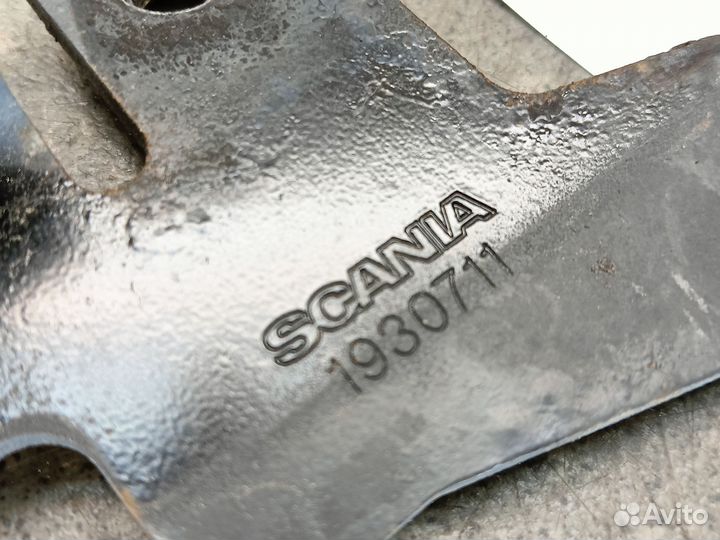 1930711 Кронштейн установки компрессора в сборе с