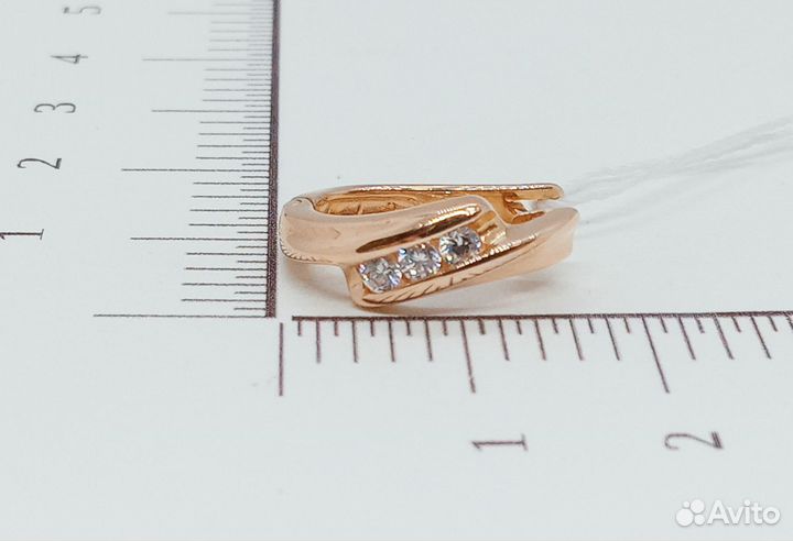 Золотые серьги с камнем