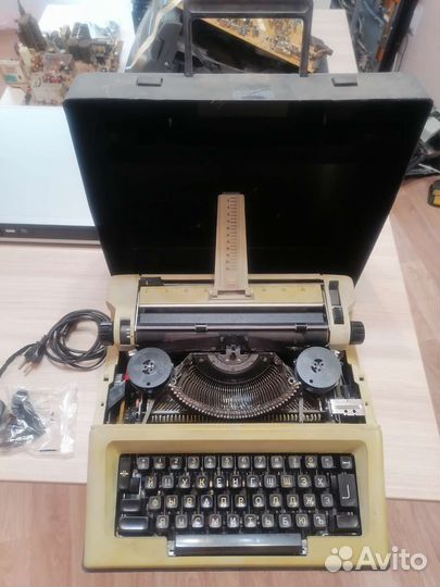 Печатная пишущая машинка