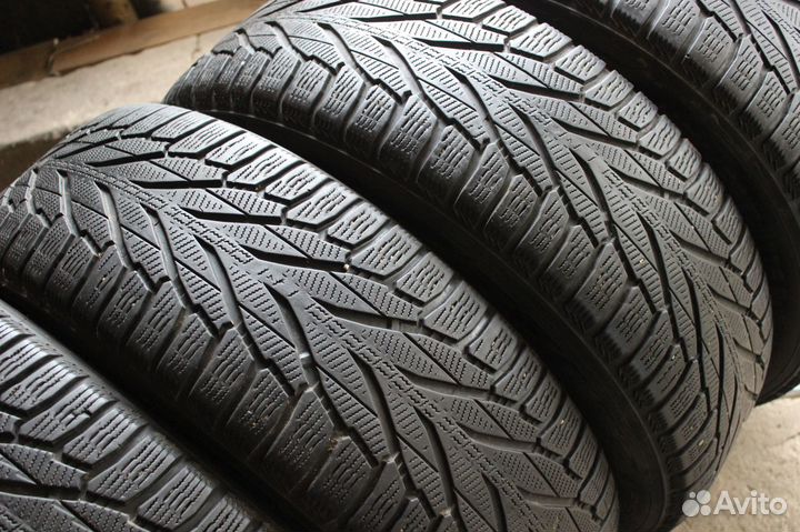 Nokian Tyres Hakkapeliitta R2 SUV 235/65 R18 110R