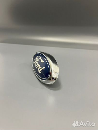 Эмблема решетки радиатора ford focus 2