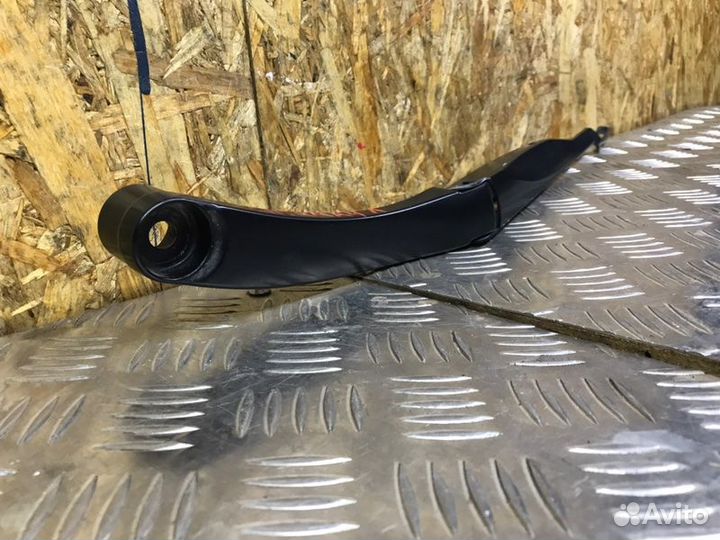 Поводок стеклоочистителя левый Kia Optima 4 седан