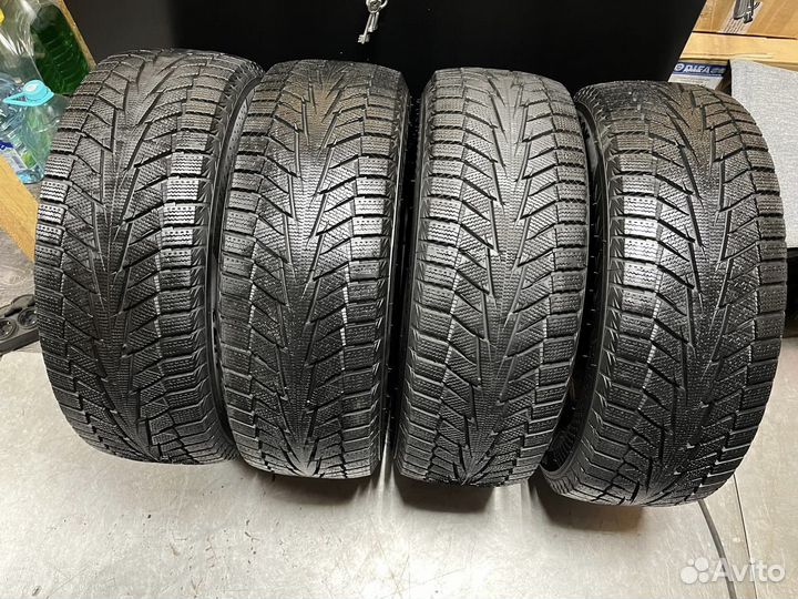 Hankook Winter I'Cept iZ 2 W616 215/60 R16 99T