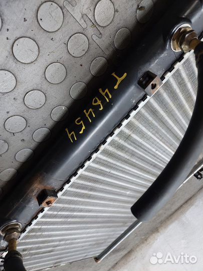 Радиатор охлаждения двигателя Lexus IS, 1999