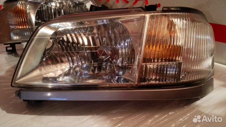 Фара ниссан куб Z-10 97-2002г правая/левая