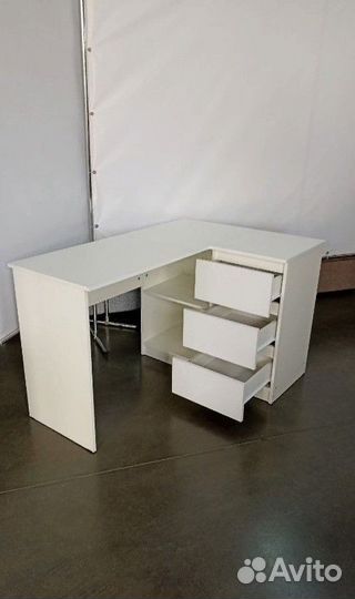 Угловой стол Челси