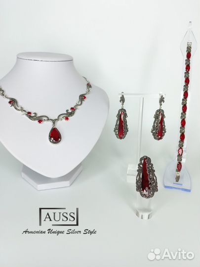 Серебряное кольцо с гранатом