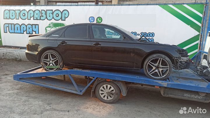 Накладка стекла заднего правого Audi A6 4G5853346