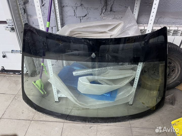 Родное стекло приора люкс под датчик