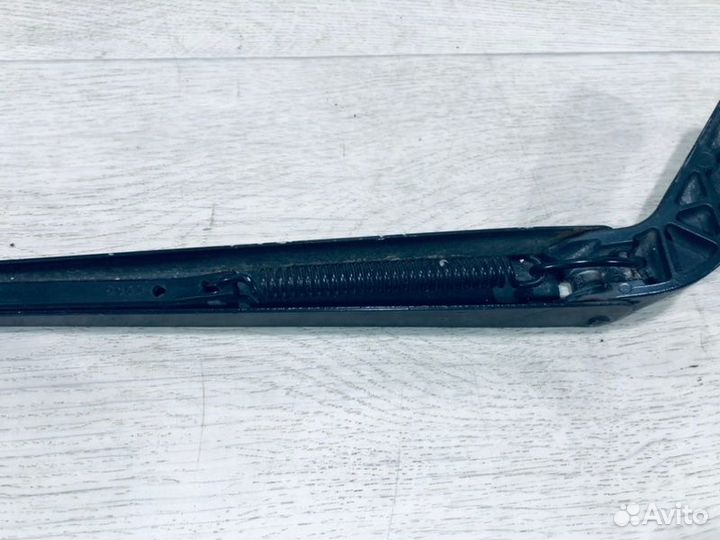 Поводок стеклоочистителя передний левый Peugeot