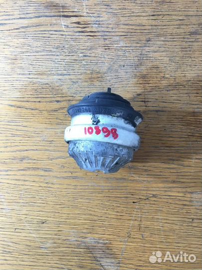 Подушка крепления двигателя Mercedes E-Class W210