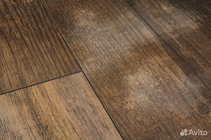 Пвх-плитка Quick-Step Livyn Коричневая сосна