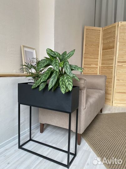 Подставка для цветов напольная. Кашпо