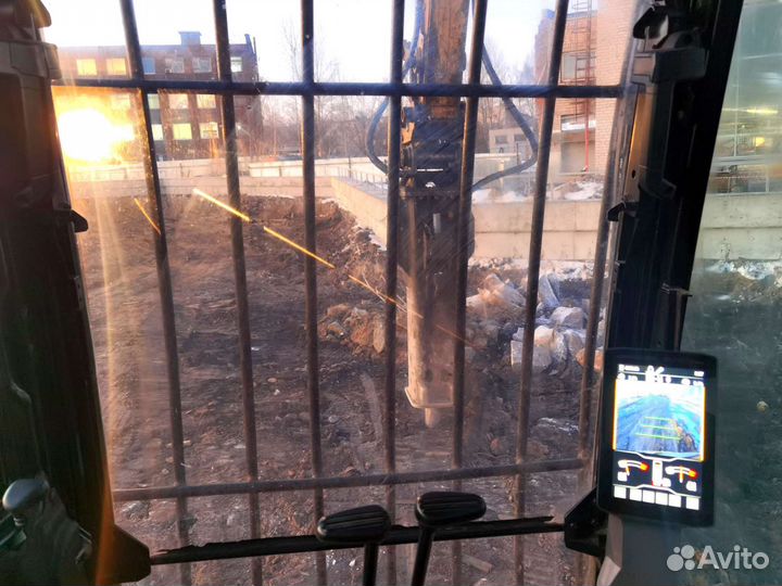 Оператор поворотного экскаватора