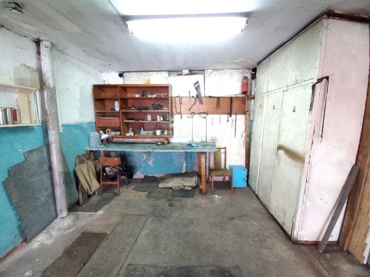 Гараж, > 30 м²