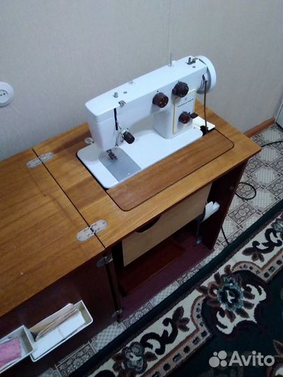 Продается новая ножная швейная машина