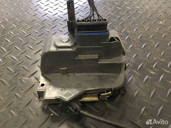 Замок двери зад/лево на Renault Megane II