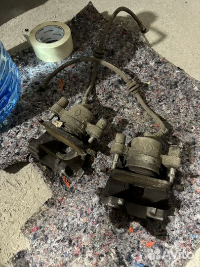 Суппорт тормозной передний Renault Sandero Stepw