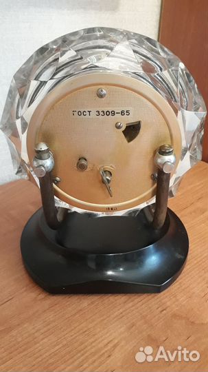 Часы настольные маяк