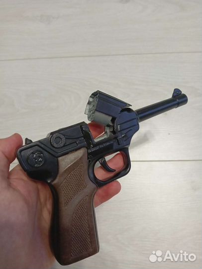 Игрушечный пистолет