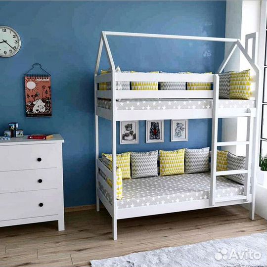 Двухъярусная кровать домик