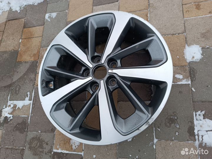 1 литой оригинальный диск R18 Kia Sorento Prime