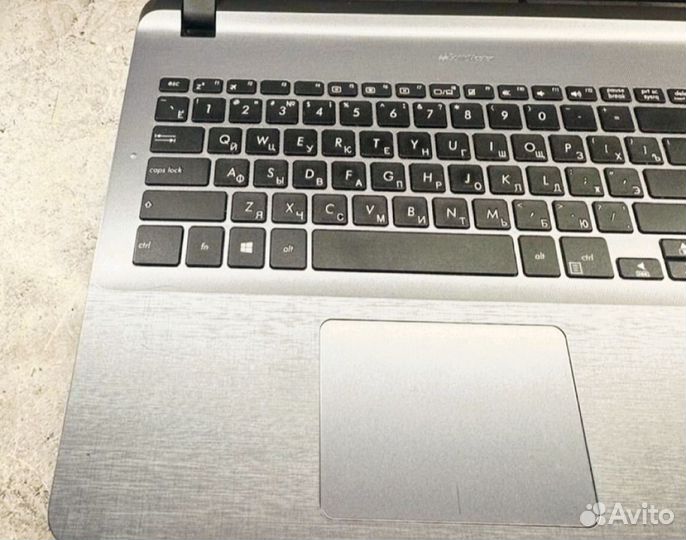 Asus i3-6006U /Geforce MX110/480 SSD/8 озу