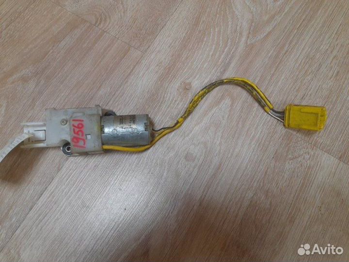 Натяжитель ремня безопасности Volkswagen Touareg