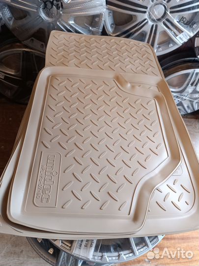 Бежевые коврики на BMW X1/ E84/2009г