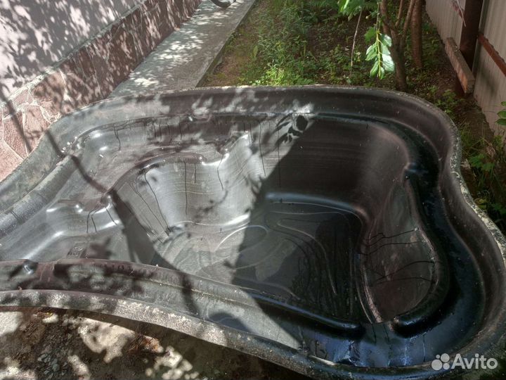 Пруд садовый