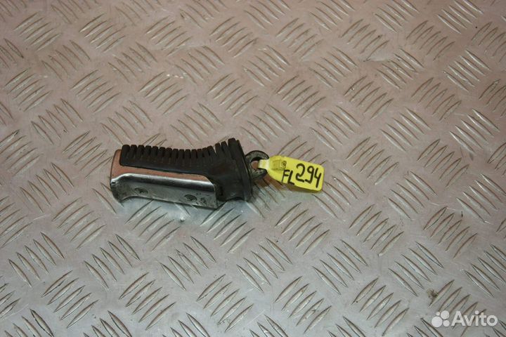 Подножка водителя левая Suzuki Intruder 400