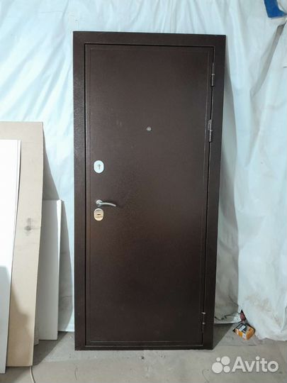 Дверь входная металлическая