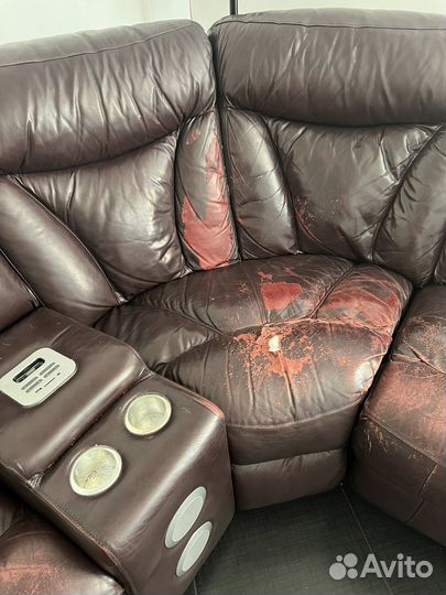 Кожаный диван