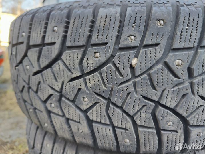 Bridgestone Blizzak Spike-02 205/55 R16